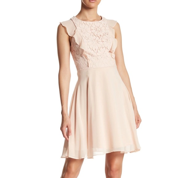 Nannette Dresses & Skirts - Nanette floral lace jewel a-line dress in Bellini fizz size 8